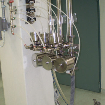 Pharmaceutical products transfer lines